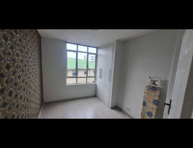 2 BEDROOM FLAT TO LET IN ESSENWOOD